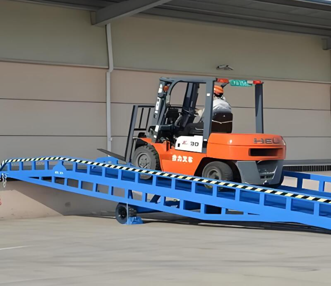 霍林郭勒移动式卸货平台（叉车用）